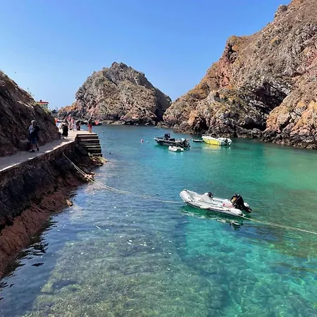 Tininha Da Ilha - Escape פניש